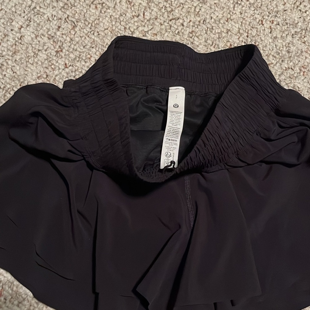 Lululemon Shake It Out High-Rise Running Short 2.5” - Picture 3 of 6